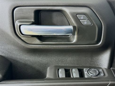Used 2025 Chevrolet Silverado 1500 Custom image 17