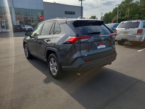Certified 2022 Toyota RAV4 LE AWD/4WD image 5