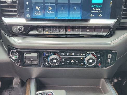 Certified 2025 Chevrolet Silverado 1500 High Country w/ Technology Package AWD/4WD image 14