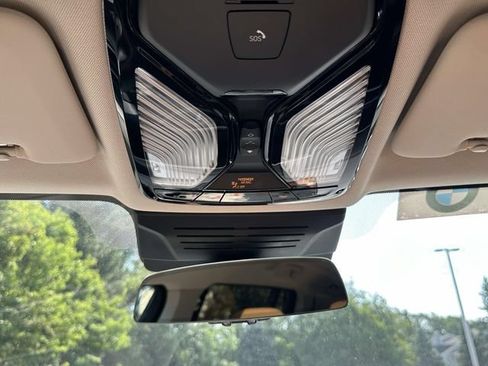 Certified 2025 BMW X7 xDrive40i w/ Premium Package AWD/4WD image 39