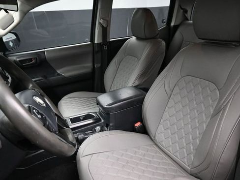 Used 2018 Toyota Tacoma SR w/ SR Convenience Package RWD image 13