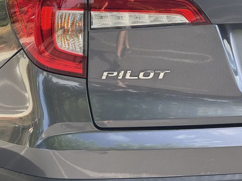 Used 2021 Honda Pilot EX image 23
