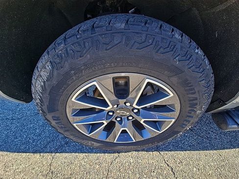 Used 2023 Chevrolet Suburban Z71 w/ Luxury Package image 31