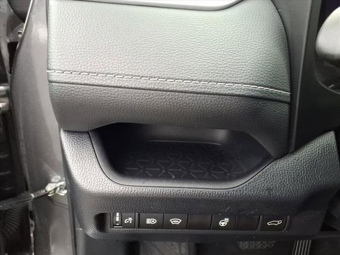 Used 2024 Toyota RAV4 XLE Premium image 28