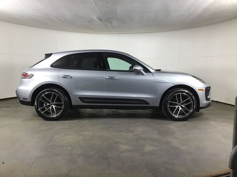 Certified 2026 Porsche Macan AWD/4WD image 8