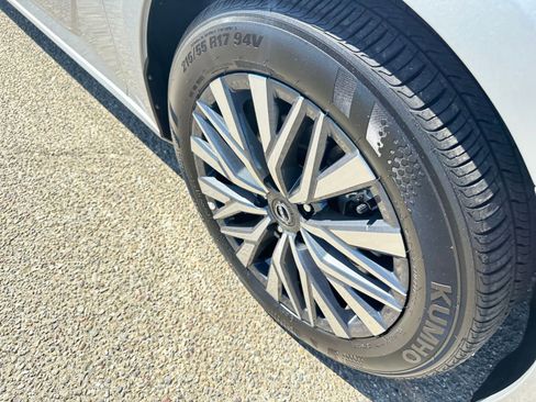 Used 2024 Nissan Altima 2.5 SV image 30