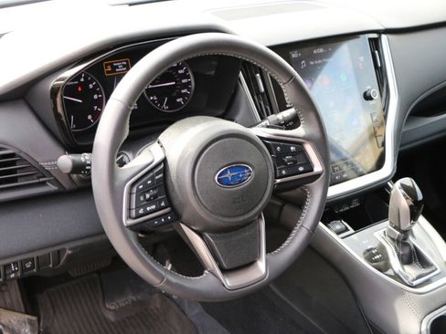 Used 2025 Subaru Outback Premium AWD/4WD image 17