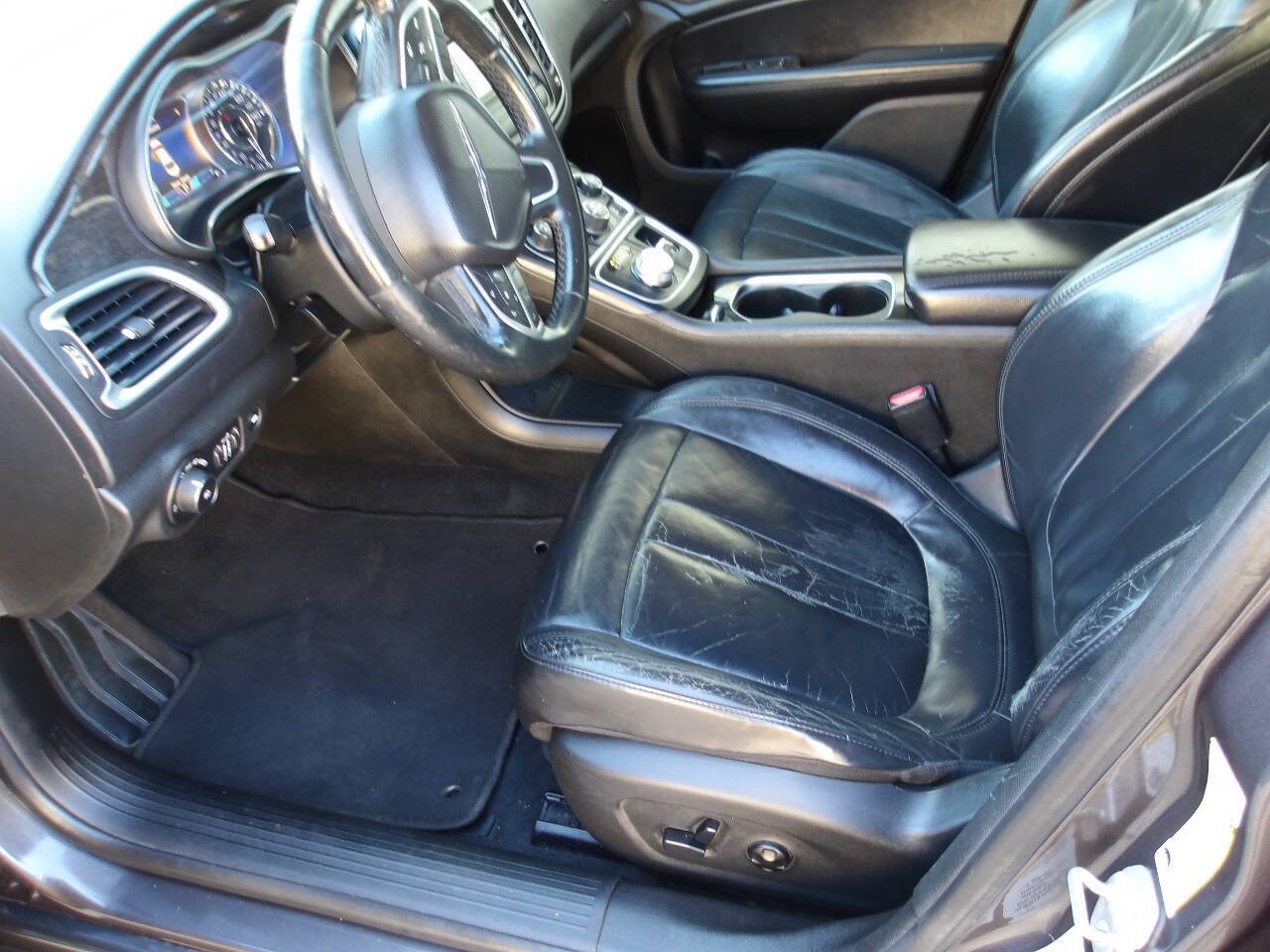 Used 2015 Chrysler 200 C FWD image 5