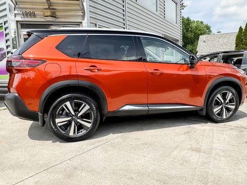 Used 2022 Nissan Rogue SL w/ SL Premium Package image 2