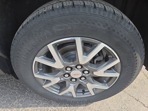 Used 2021 GMC Acadia SLE image 11