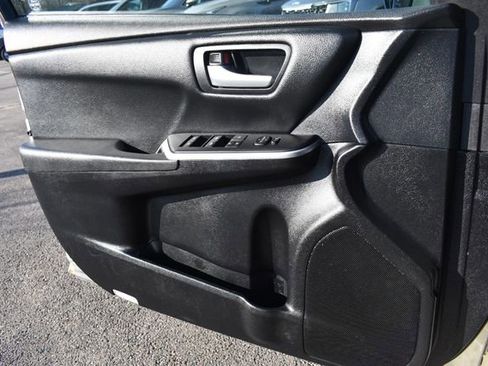 Used 2015 Toyota Camry SE image 28