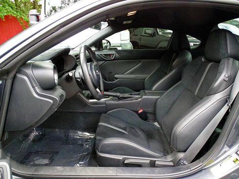 Used 2025 Toyota GR86 Premium w/ ALL Weather Mat Package (TMS) RWD image 19