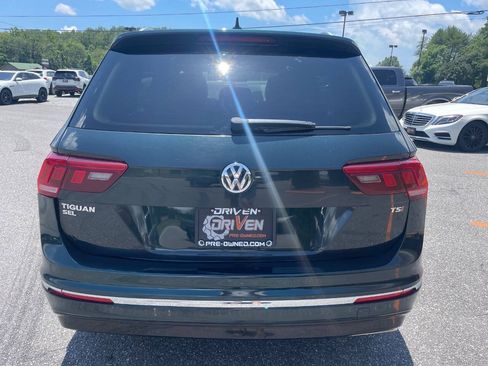 Used 2018 Volkswagen Tiguan SEL w/ R-Line Package FWD image 10