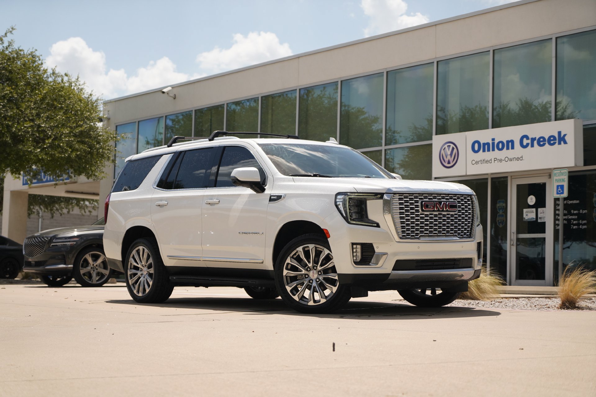 Used 2023 GMC Yukon Denali w/ Max Trailering Package AWD/4WD image 1