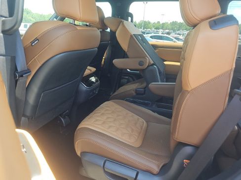 Used 2025 Nissan Armada Platinum Reserve AWD/4WD image 3