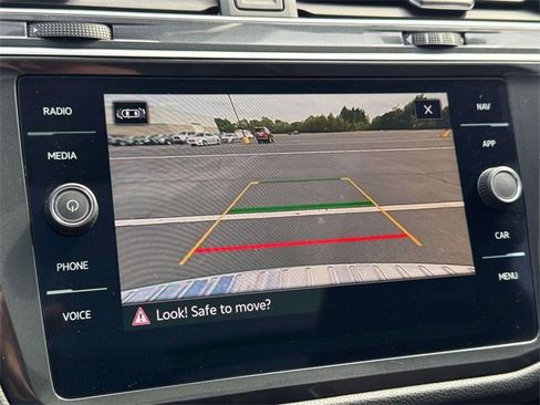 Used 2024 Volkswagen Tiguan SEL R-Line image 29