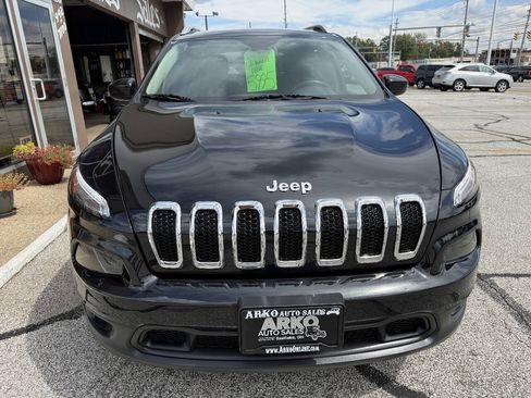 Used 2015 Jeep Cherokee Latitude AWD/4WD image 3