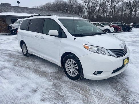 Used 2013 Toyota Sienna XLE image 5