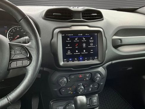 Used 2022 Jeep Renegade Altitude w/ Convenience Group AWD/4WD image 9