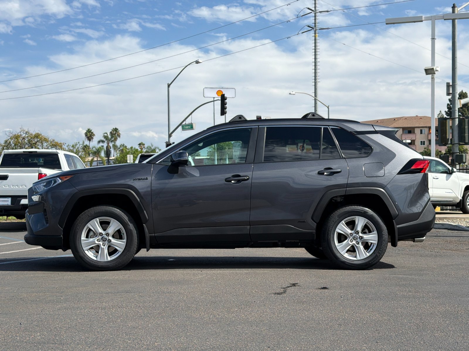Used 2021 Toyota RAV4 XLE w/ Carpet Mat Package (TMS) AWD/4WD image 2