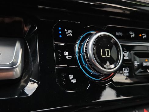 Used 2024 GMC Sierra 2500 AT4 w/ AT4 Premium Plus Package image 28