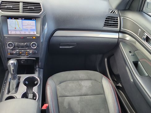 Used 2019 Ford Explorer XLT w/ Equipment Group 202A FWD image 18