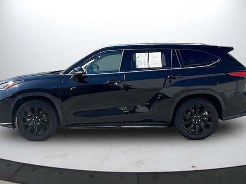 Used 2023 Toyota Highlander Platinum FWD image 6