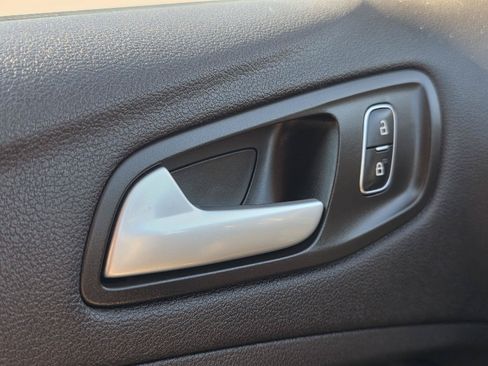 Used 2019 Ford Escape SE FWD image 10