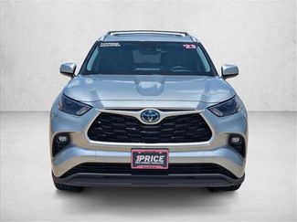 Used 2023 Toyota Highlander XLE FWD video 2