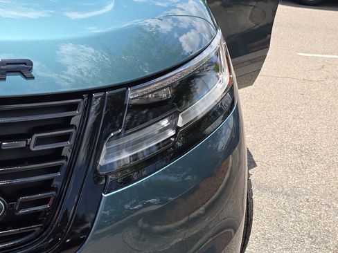 New 2026 Land Rover Range Rover Velar Dynamic SE image 32