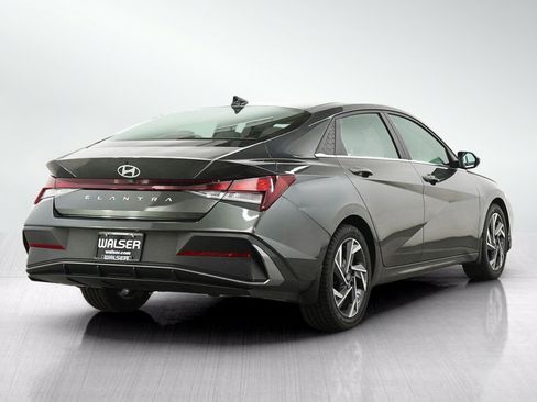 Used 2024 Hyundai Elantra SEL w/ Convenience Package FWD image 5