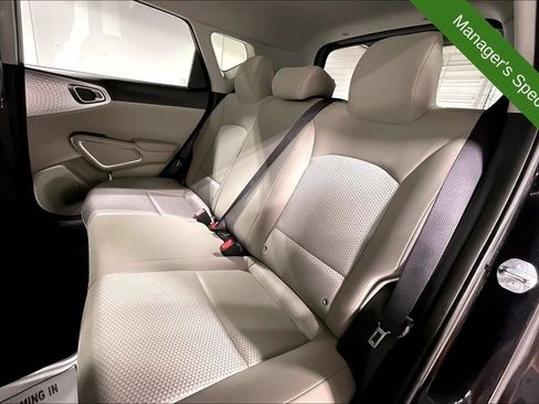 Used 2025 Kia Soul LX w/ LX Technology Package FWD image 32