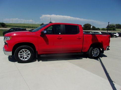 Used 2023 Chevrolet Silverado 1500 LT AWD/4WD image 7