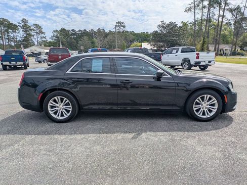 Used 2017 Chrysler 300 Limited w/ Value Package image 2