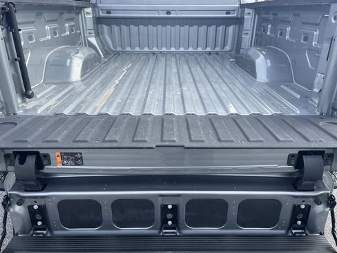 Used 2024 Chevrolet Silverado 2500 Custom w/ Custom Value Package image 13