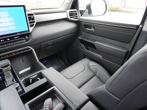 Used 2024 Toyota Tundra Limited image 18