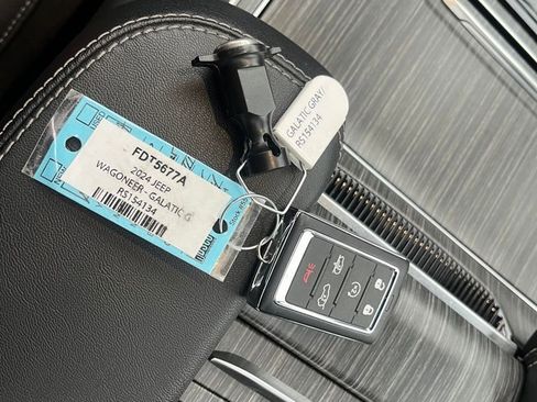 Used 2024 Jeep Wagoneer Series III w/ Premium Group I image 34