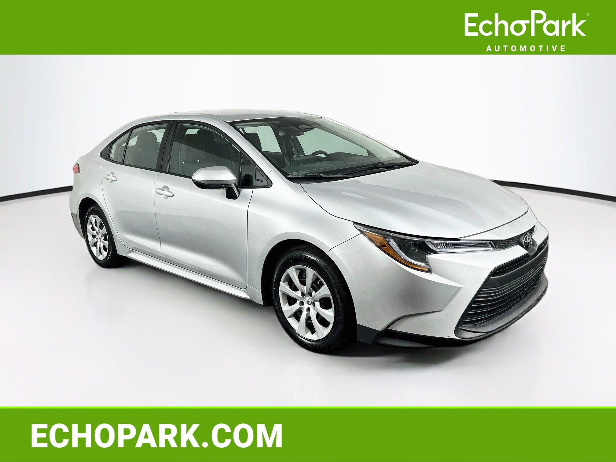 Used 2025 Toyota Corolla LE FWD image 1