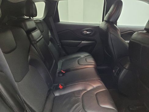 Used 2019 Jeep Cherokee Limited image 19