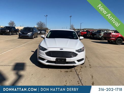 Used 2017 Ford Fusion SE image 2