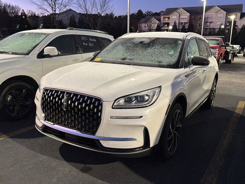 Used 2023 Lincoln Corsair Reserve image 2