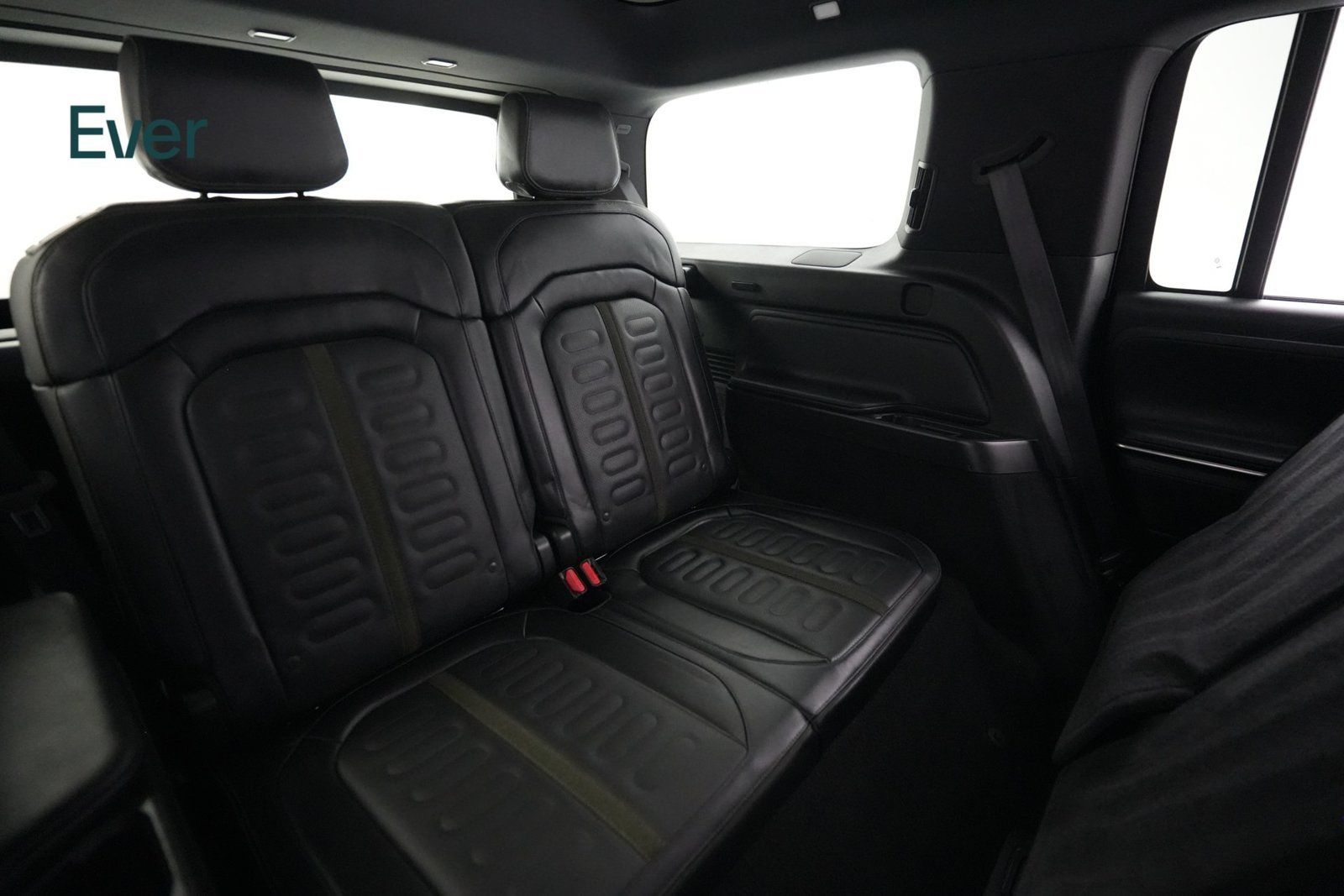 Used 2025 Rivian R1S Adventure Dual AWD/4WD image 26