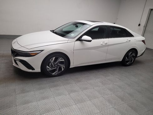 Used 2025 Hyundai Elantra SEL FWD image 2