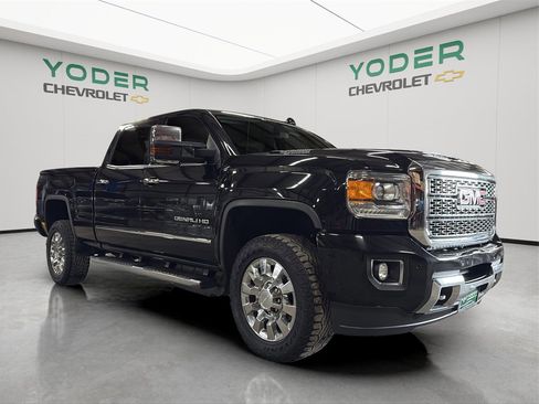 Used 2019 GMC Sierra 2500 Denali w/ Duramax Plus Package image 2