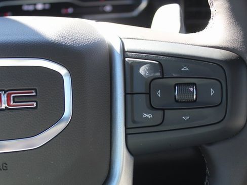 Used 2025 GMC Sierra 1500 SLT image 24
