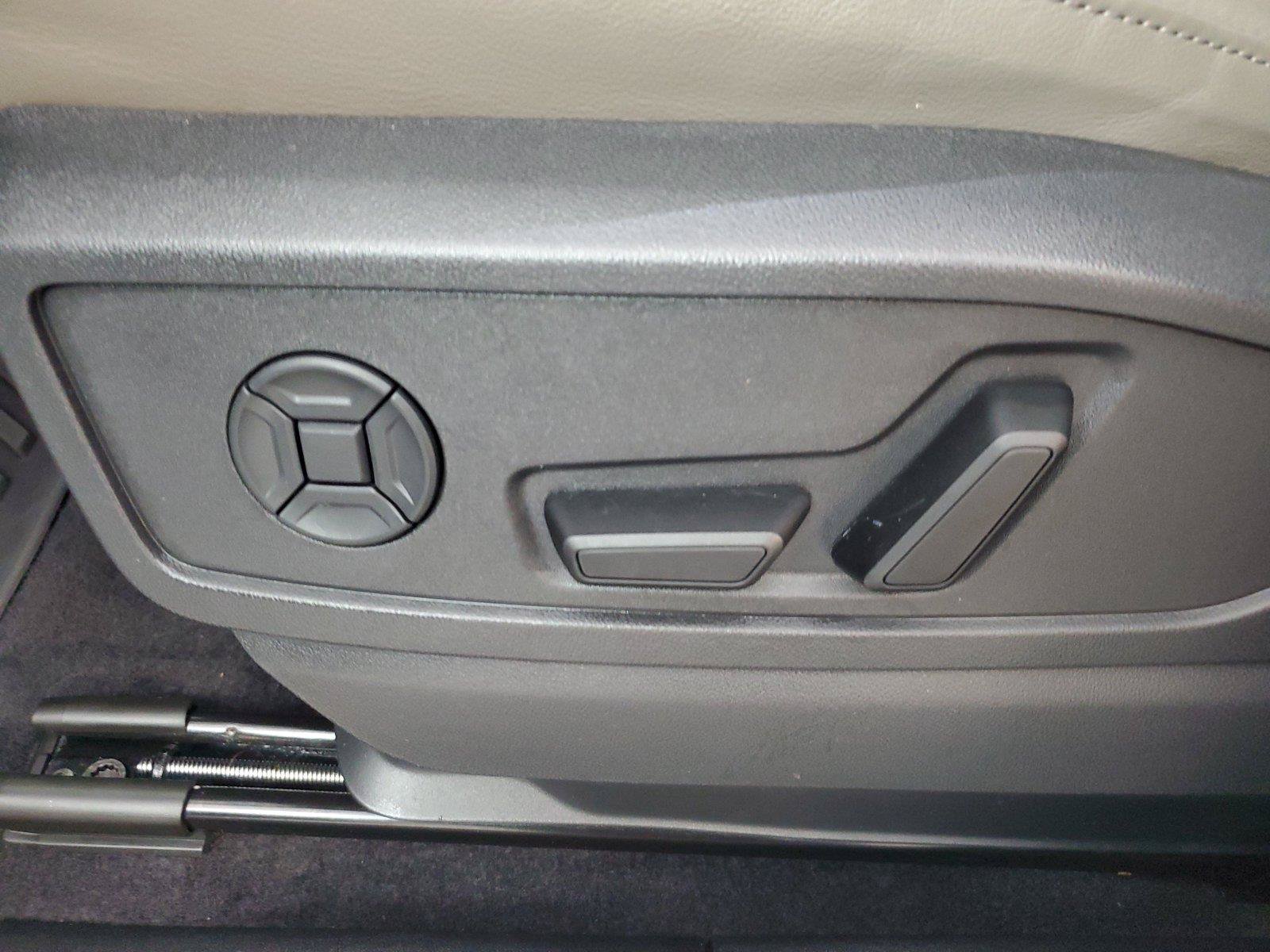 Used 2025 Audi Q5 Premium w/ Convenience Package AWD/4WD image 21