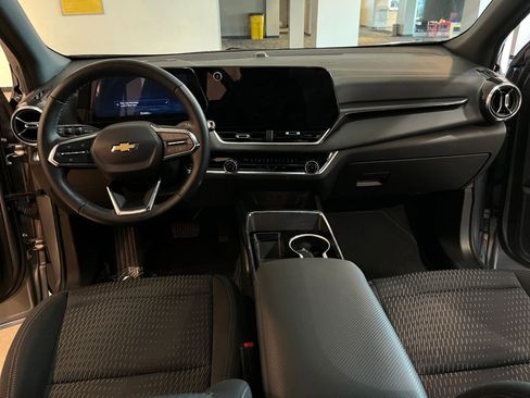 Used 2025 Chevrolet Equinox LT FWD image 33