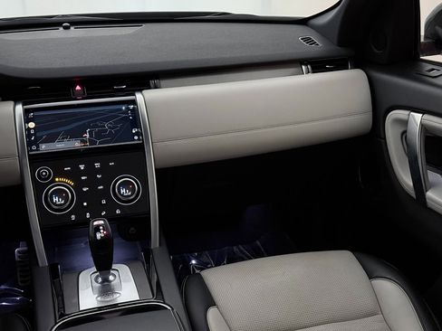 Used 2022 Land Rover Discovery Sport SE R-Dynamic image 27