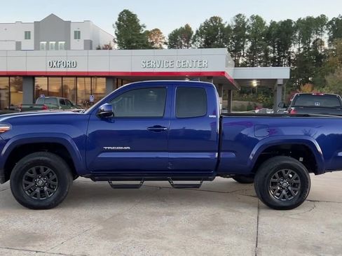 Certified 2023 Toyota Tacoma SR5 image 3