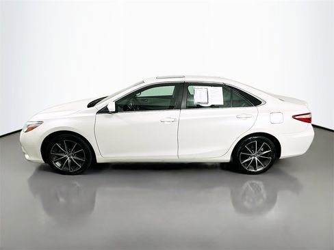 Used 2015 Toyota Camry image 4